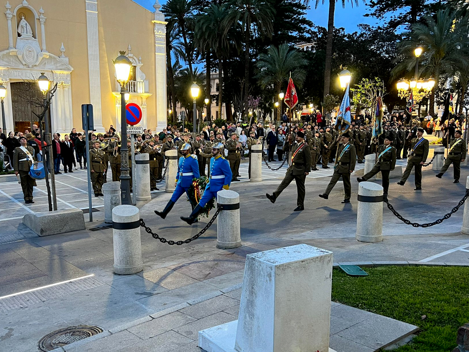 Arriado de Bandera por el aniversario del Regimiento de Caballer&iacute;a Montesa - 3 (5)