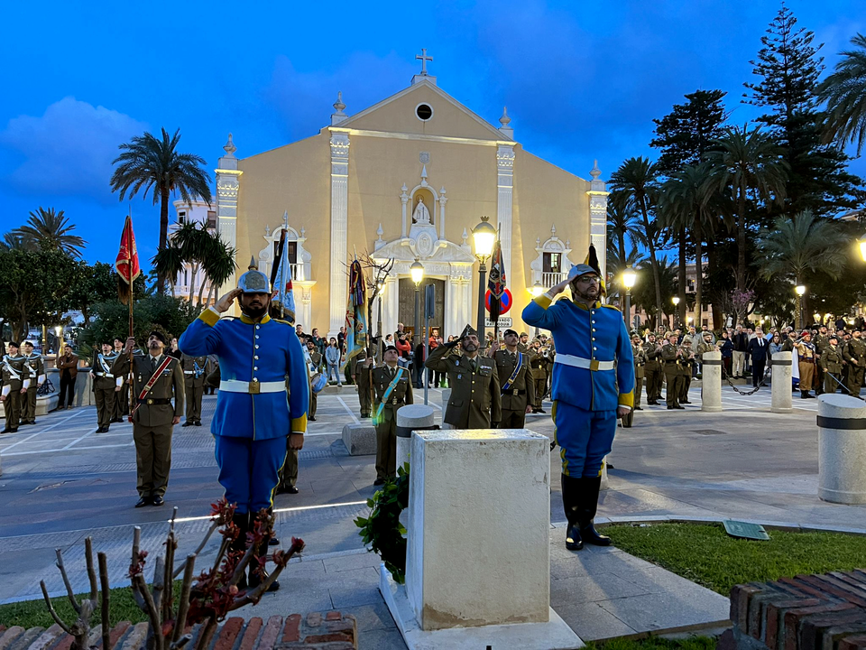 Arriado de Bandera por el aniversario del Regimiento de Caballer&iacute;a Montesa - 3 (2)