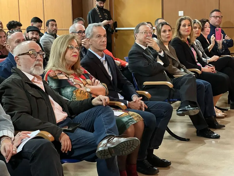 Presentaci&oacute;n de La Industria y La Paz en el Colegio San Daniel / Dani Hern&aacute;ndez