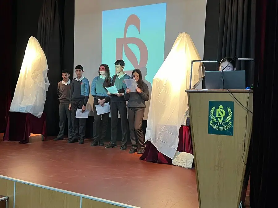 Presentaci&oacute;n de La Industria y La Paz en el Colegio San Daniel / Dani Hern&aacute;ndez
