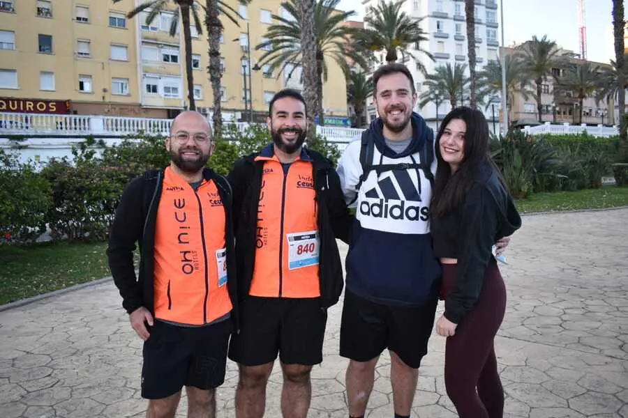 Salida de la Vuelta a Ceuta Andando de Anyera / Rafa B&aacute;ez