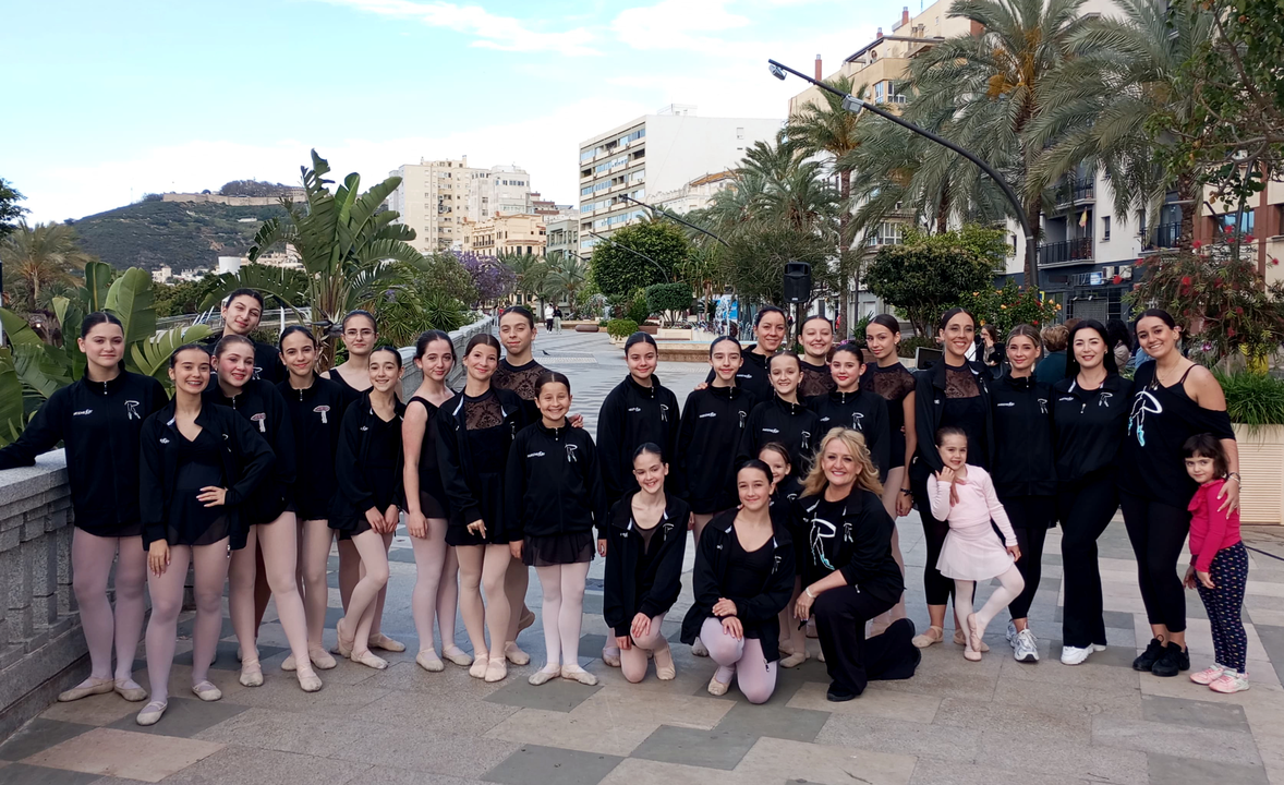 La danza sale a la calle gracias al Ballet de Rosa Founaud (15)