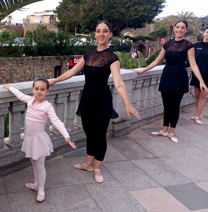 La danza sale a la calle gracias al Ballet de Rosa Founaud (11)