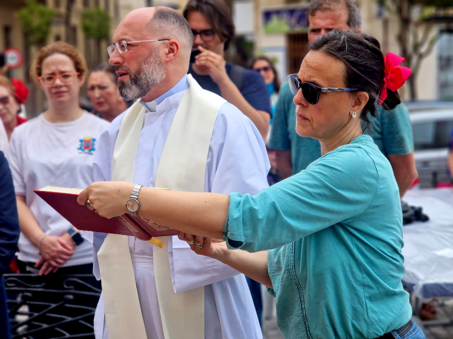 Los mayores disfrutan de su Cruz de Mayo _ Laura Ortiz(7)