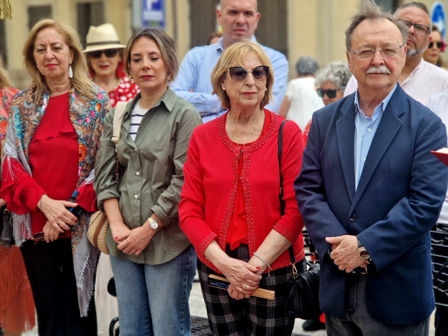 Los mayores disfrutan de su Cruz de Mayo _ Laura Ortiz(6)