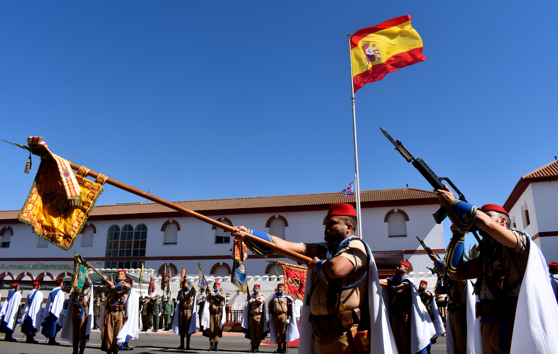 La ministra Robles preside el homenaje de Regulares al cabo Palacios (8)