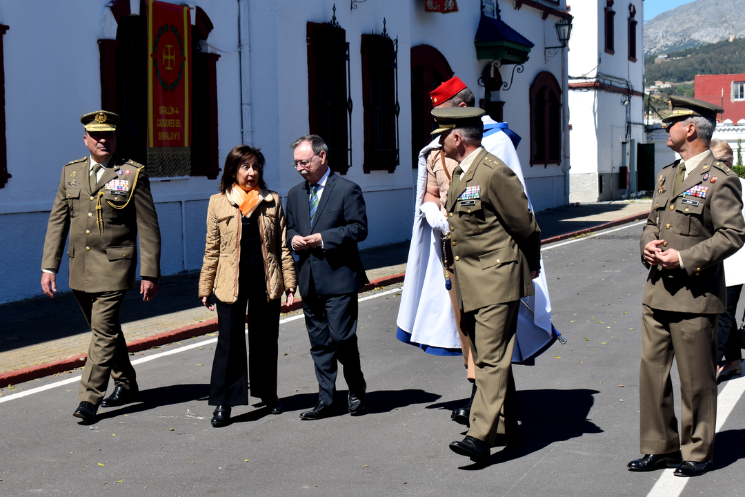 La ministra Robles preside el homenaje de Regulares al cabo Palacios (2)