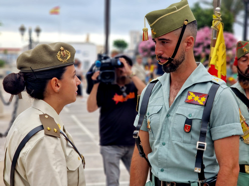Arriado de Bandera protagonizado por La Legi&oacute;n por el D&iacute;a de las Fuerzas Armadas (25)