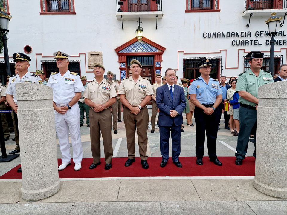Arriado de Bandera protagonizado por La Legi&oacute;n por el D&iacute;a de las Fuerzas Armadas (23)