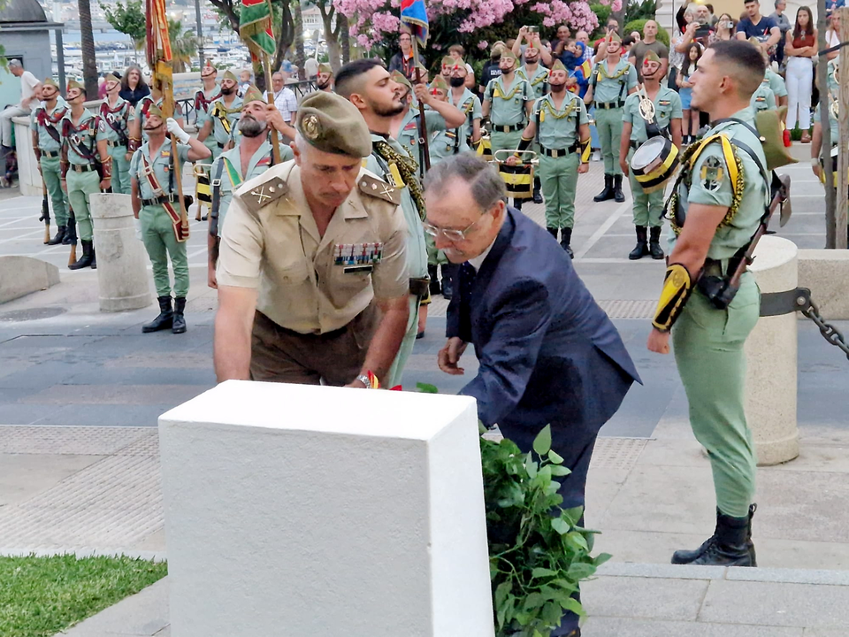 Arriado de Bandera protagonizado por La Legi&oacute;n por el D&iacute;a de las Fuerzas Armadas (10)