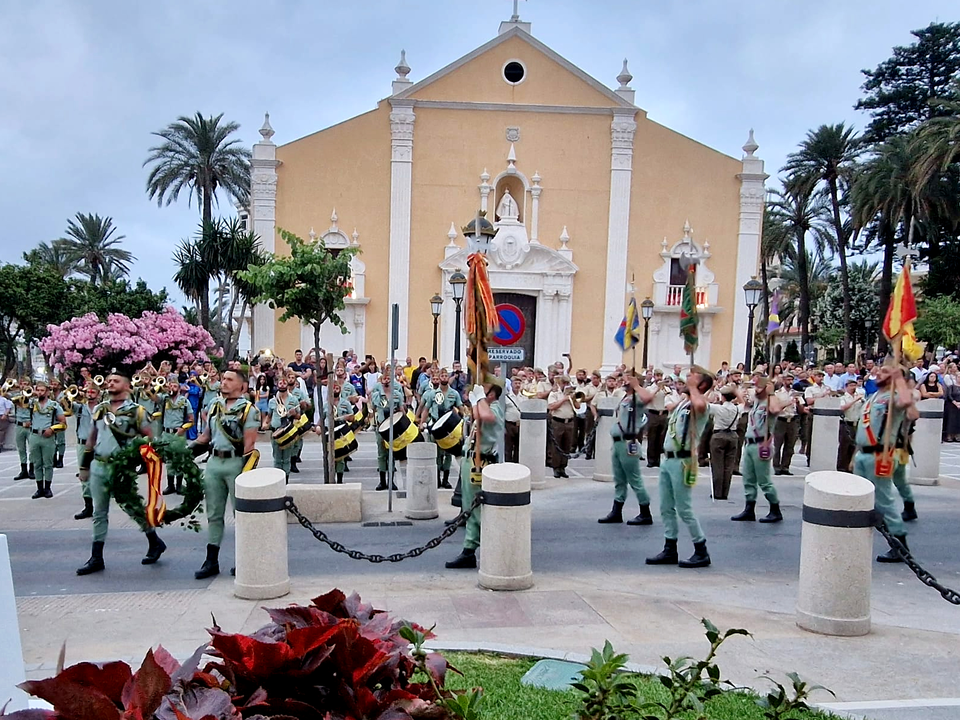 Arriado de Bandera protagonizado por La Legi&oacute;n por el D&iacute;a de las Fuerzas Armadas (4)