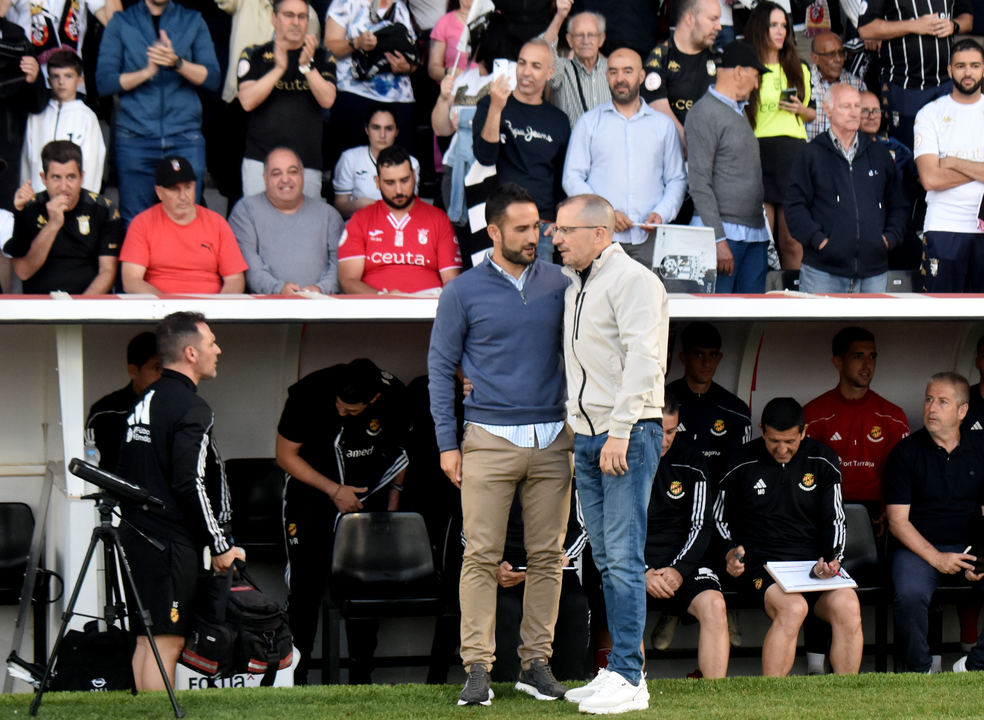 Dani Vidal junto a Jos&eacute; Juan Romero en el encuentro de ida. Foto: Rafa B&aacute;ez
