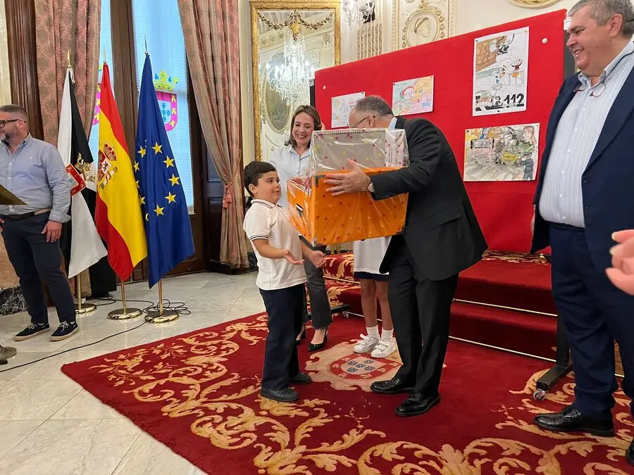 Entrega de premios del Concurso de dibujo del 112 / Daniel Hern&aacute;ndez