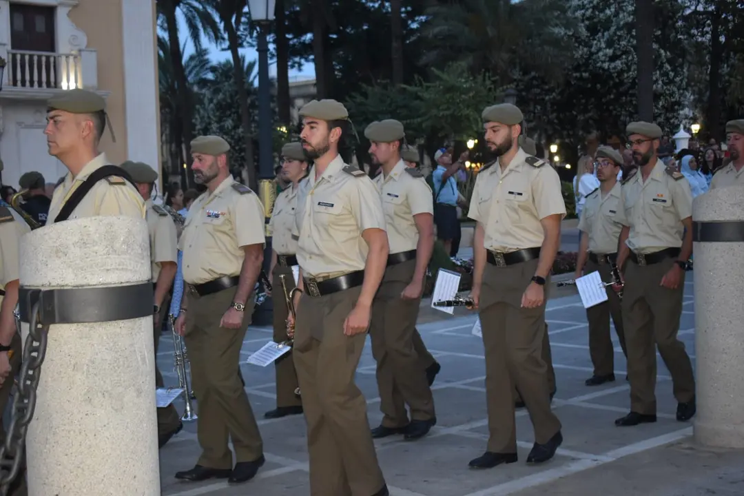 Arriado de bandera / Rafa B&aacute;ez