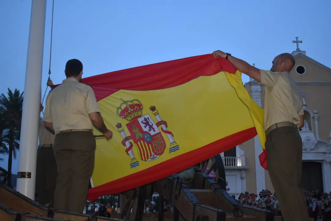 Arriado de bandera / Rafa B&aacute;ez
