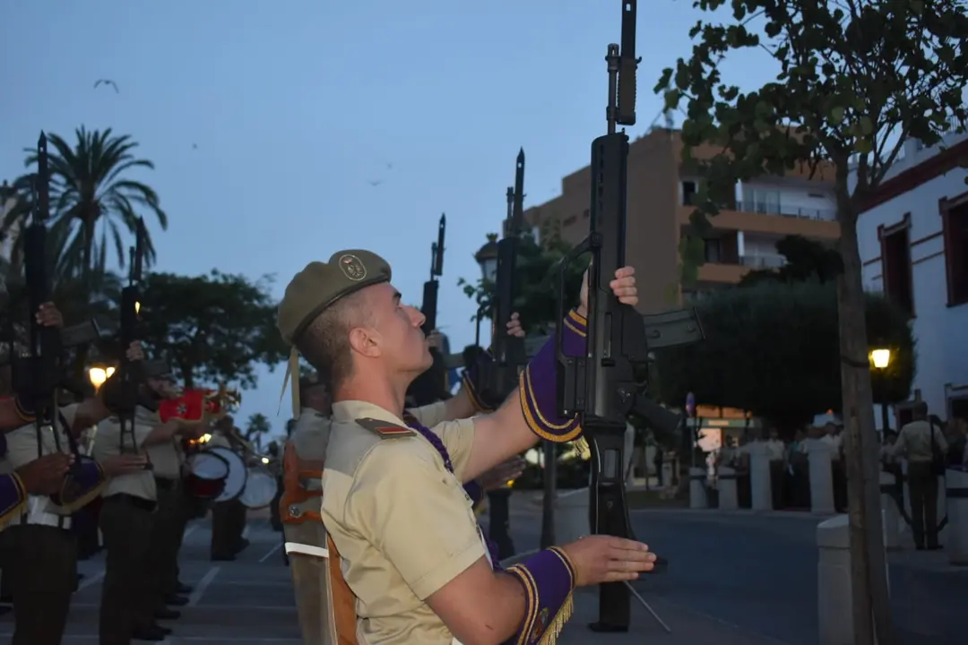 Arriado de bandera / Rafa B&aacute;ez