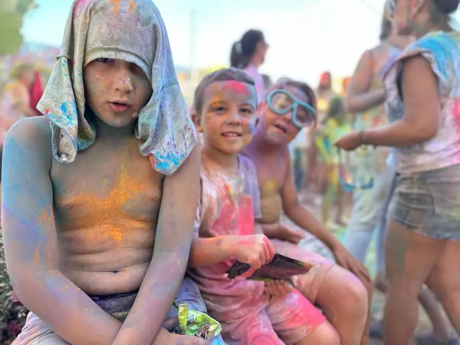 Holi / Mohamed Ettouilleb