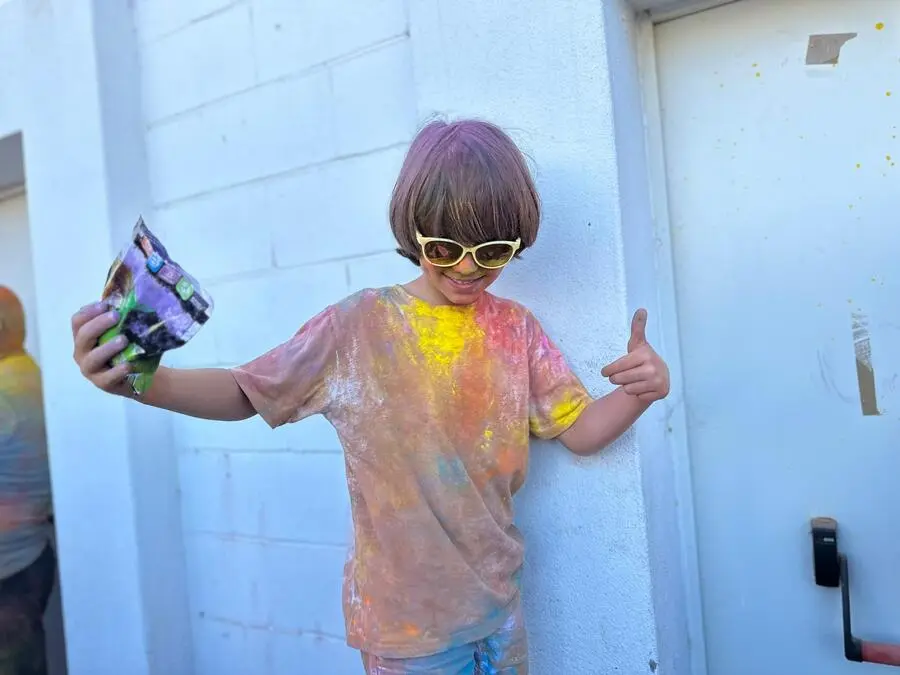 Holi / Mohamed Ettouilleb