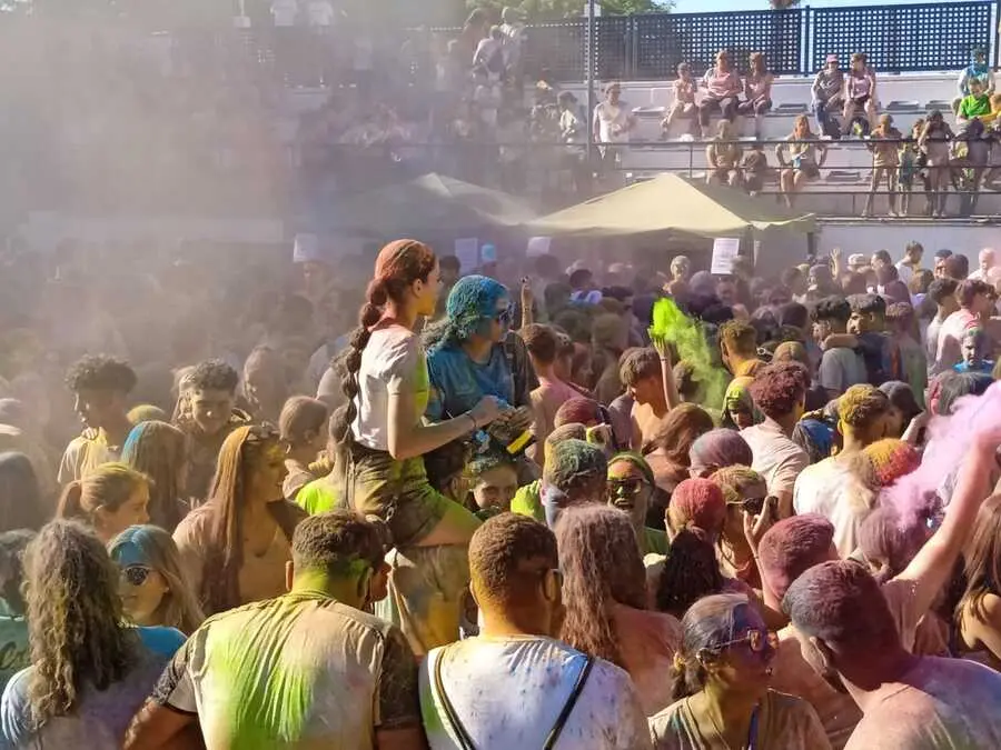 Holi / C&eacute;sar Mart&iacute;n