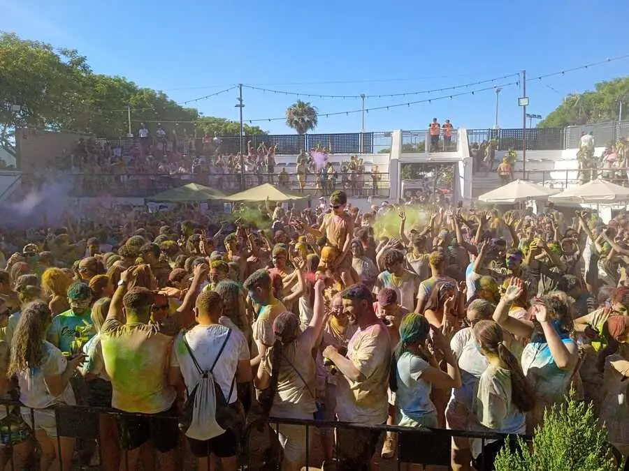 Holi / C&eacute;sar Mart&iacute;n