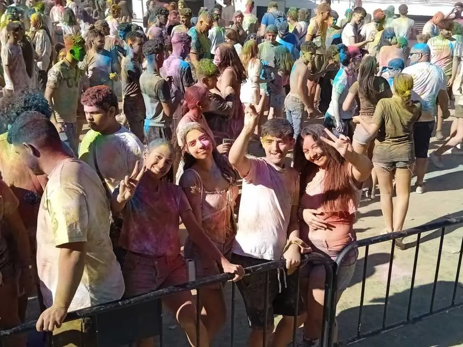 Holi / C&eacute;sar Mart&iacute;n