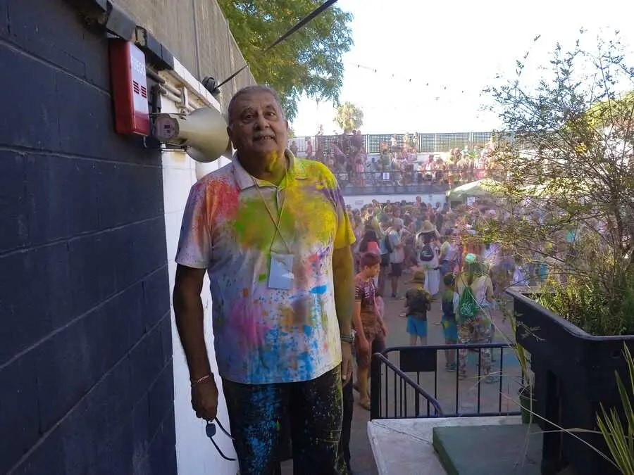 Holi / C&eacute;sar Mart&iacute;n