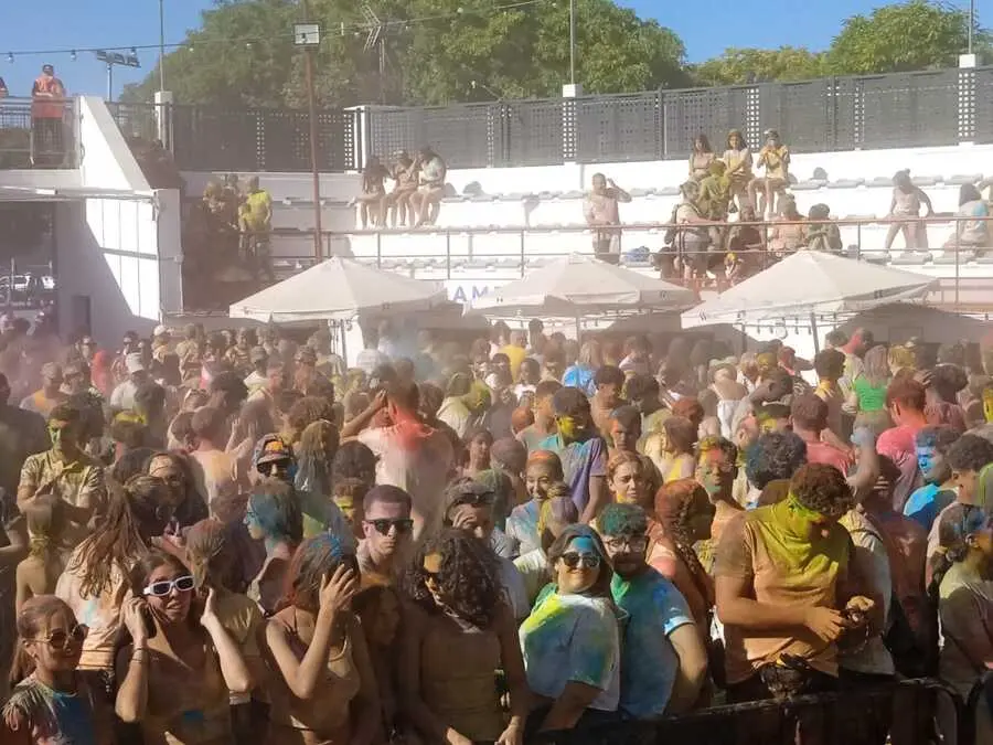 Holi / C&eacute;sar Mart&iacute;n