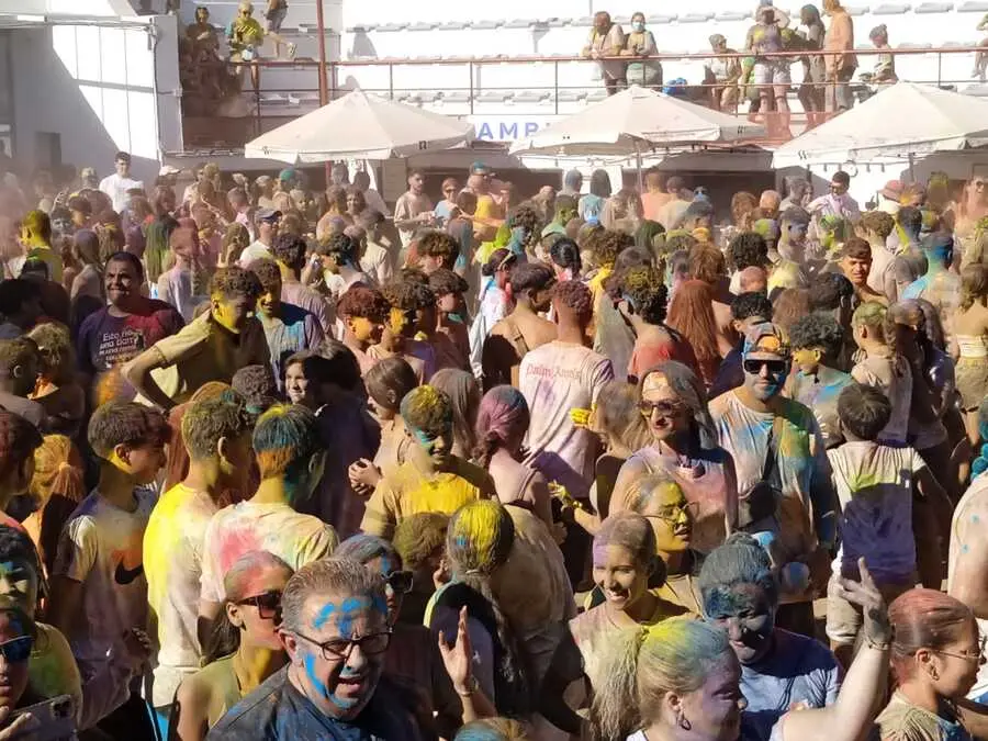 Holi / C&eacute;sar Mart&iacute;n