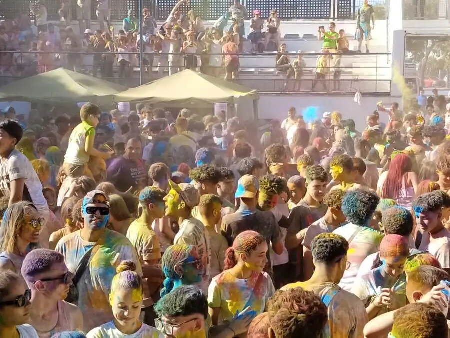 Holi / C&eacute;sar Mart&iacute;n