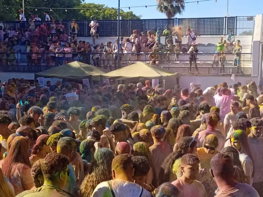 Holi / C&eacute;sar Mart&iacute;n