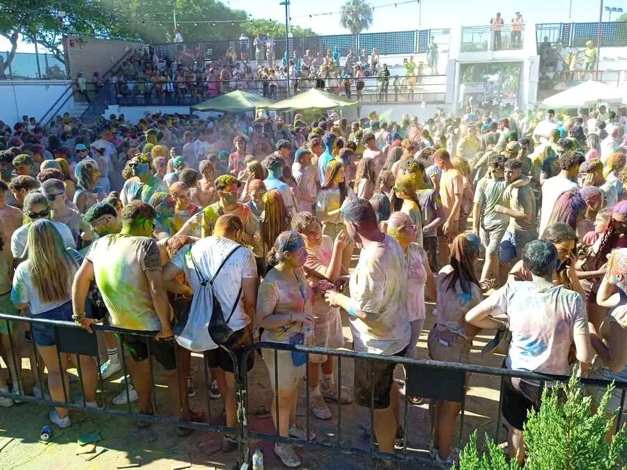 Holi / C&eacute;sar Mart&iacute;n