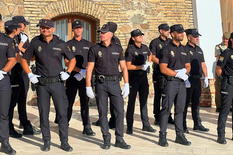 Acto de entrega de la bandera nacional a la Polic&iacute;a / Laura Ortiz