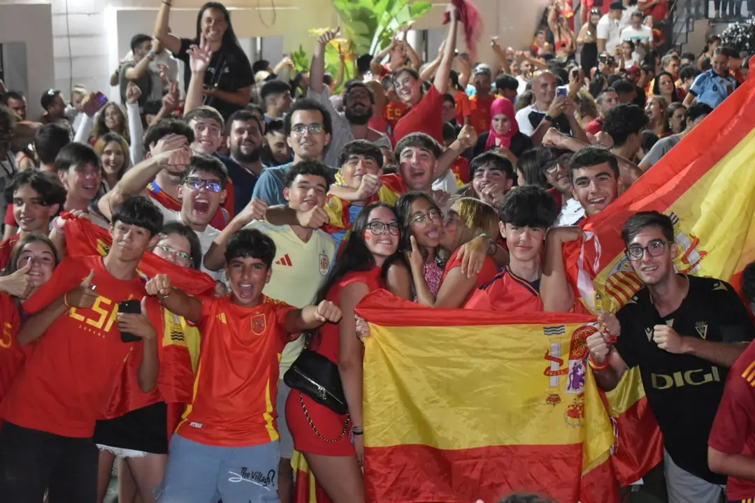 Espa&ntilde;a se alza con la Cuarta / Rafa B&aacute;ez