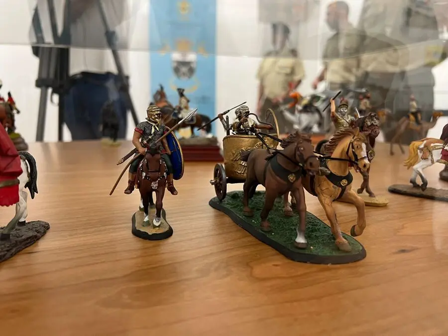 Exposici&oacute;n de miniaturas por el aniversario de Santiago Apostol / Daniel Hern&aacute;ndez