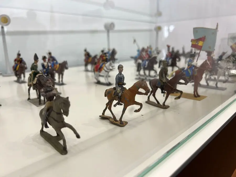 Exposici&oacute;n de miniaturas por el aniversario de Santiago Apostol / Daniel Hern&aacute;ndez