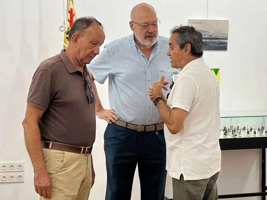 Exposici&oacute;n de miniaturas por el aniversario de Santiago Apostol / Daniel Hern&aacute;ndez