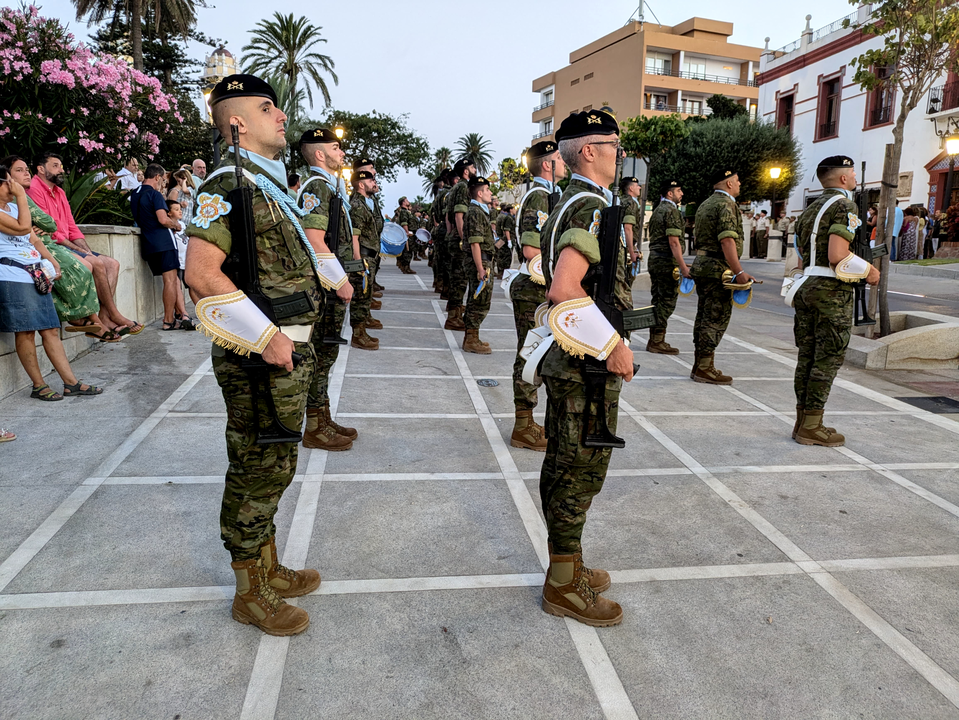Arriado de Bandera protagonizado por el Regimiento de Caballer&iacute;a Montesa 3 (11)
