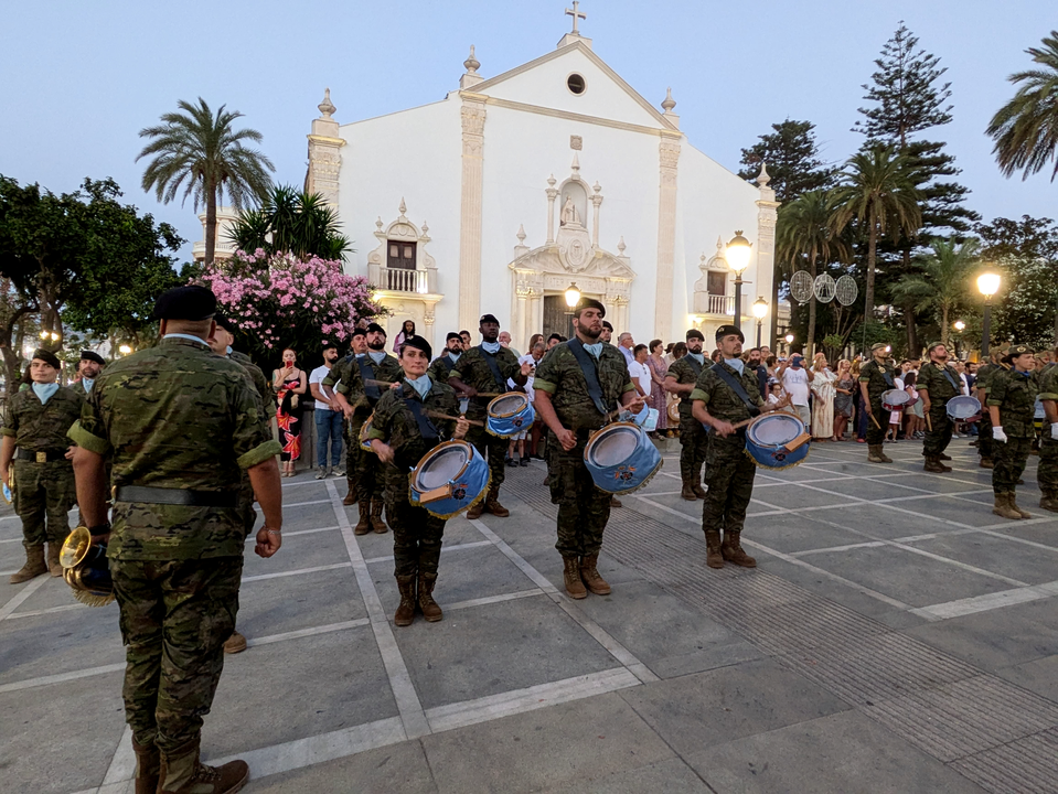 Arriado de Bandera protagonizado por el Regimiento de Caballer&iacute;a Montesa 3 (5)