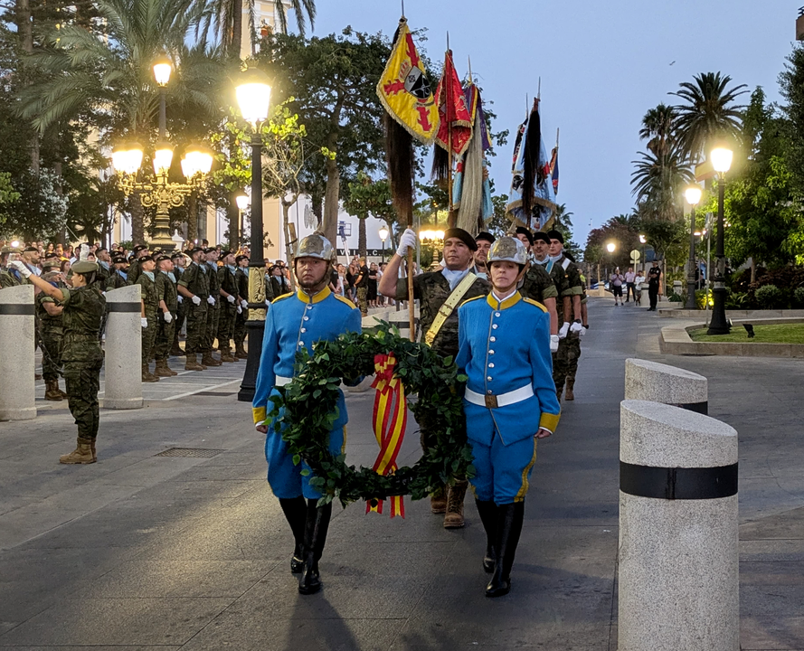 Arriado de Bandera protagonizado por el Regimiento de Caballer&iacute;a Montesa 3 (3)