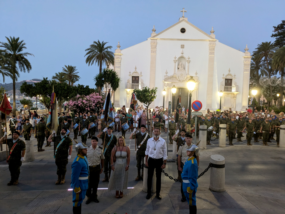 Arriado de Bandera protagonizado por el Regimiento de Caballer&iacute;a Montesa 3 (2)