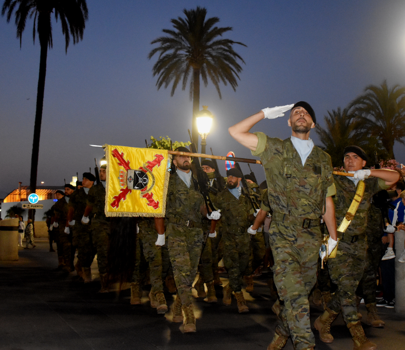 Arriado de Bandera protagonizado por el Regimiento de Caballer&iacute;a Montesa 3 (27)