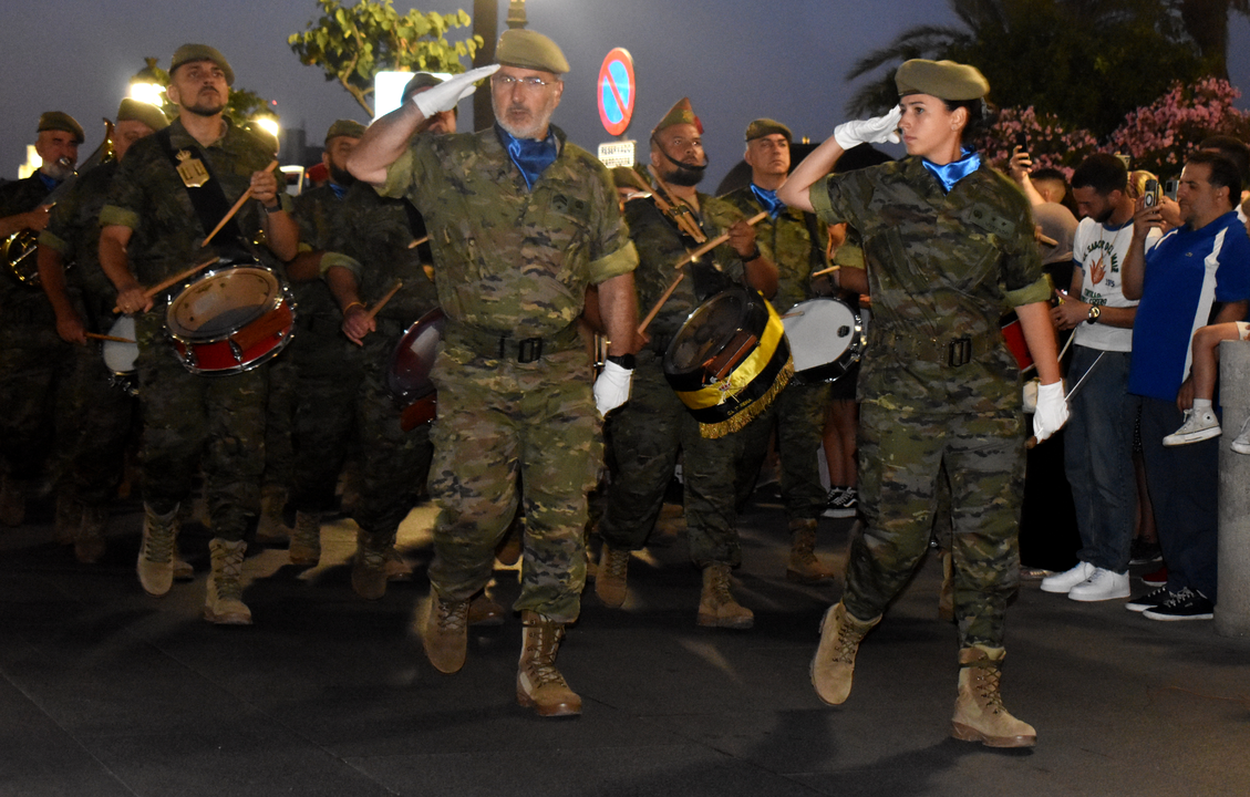 Arriado de Bandera protagonizado por el Regimiento de Caballer&iacute;a Montesa 3 (26)
