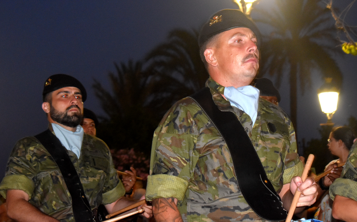 Arriado de Bandera protagonizado por el Regimiento de Caballer&iacute;a Montesa 3 (25)