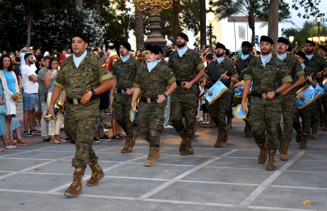 Arriado de Bandera protagonizado por el Regimiento de Caballer&iacute;a Montesa 3 (18)