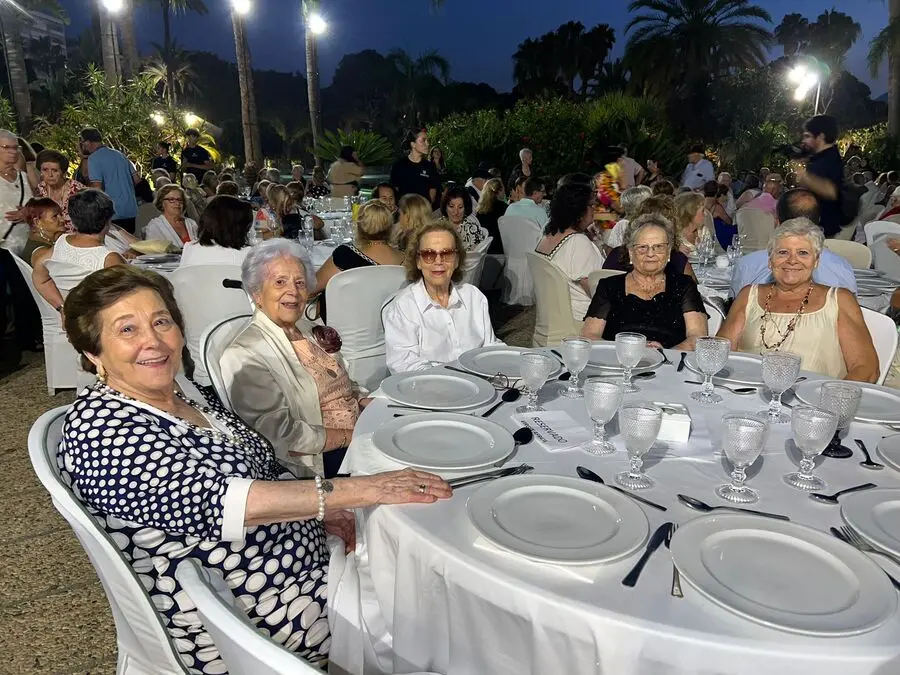 Cena de Feria para mayores 2024 / Daniel Hern&aacute;ndez