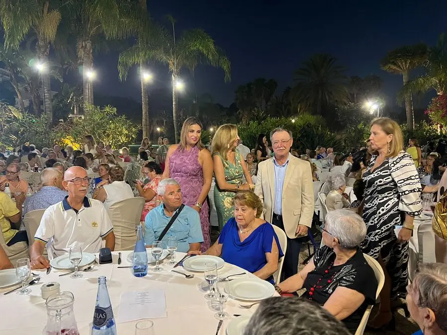 Cena de Feria para mayores 2024 / Daniel Hern&aacute;ndez