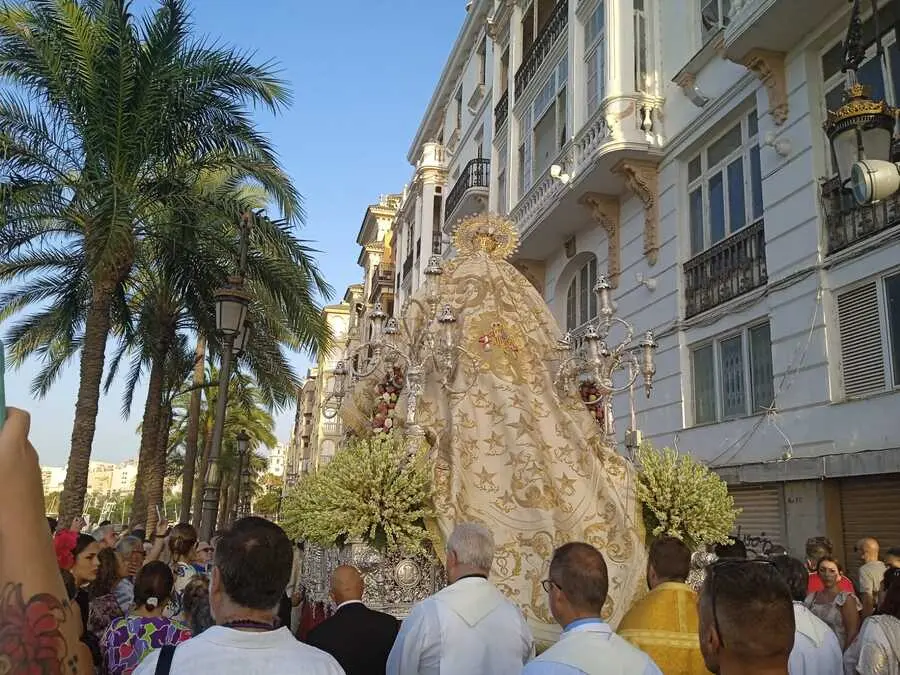 Procesi&oacute;n de la Virgen de &Aacute;frica / C&eacute;sar Mart&iacute;n