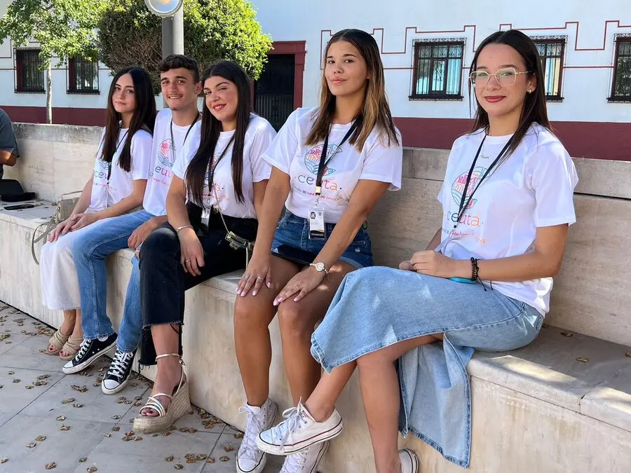 Visita a la Puerta Califal de los aspirantes a Miss Mundo y Mister International Ceuta / Daniel Hern&aacute;ndez