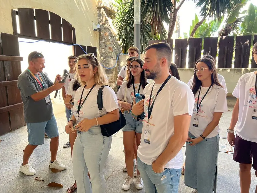 Visita a la Puerta Califal de los aspirantes a Miss Mundo y Mister International Ceuta / Daniel Hern&aacute;ndez