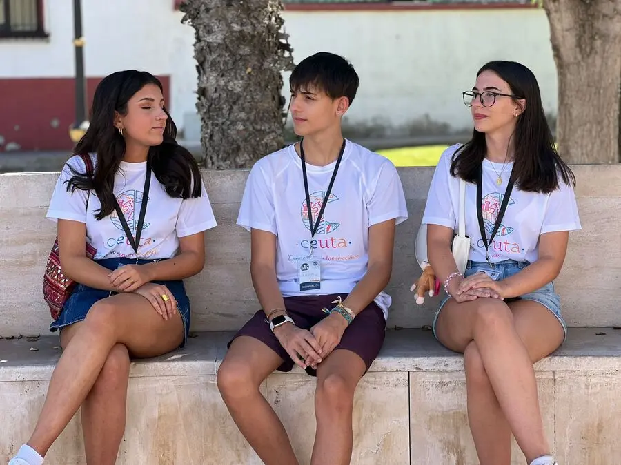Visita a la Puerta Califal de los aspirantes a Miss Mundo y Mister International Ceuta / Daniel Hern&aacute;ndez